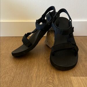 Teva Women's Sandals. Black Size 10.